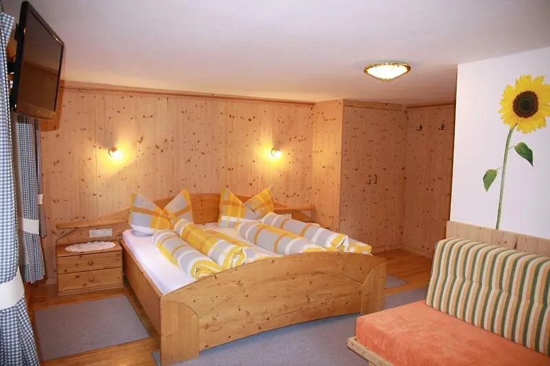 Bed & Breakfast Landhaus Hubert Fiegl Sölden